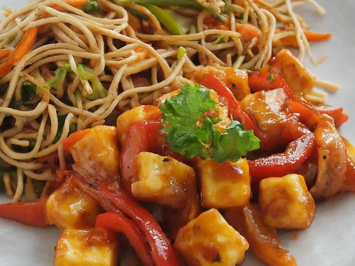 Paneer Chili & Veggie Chow Mein Paneer Chili & Veggie Chow Mein