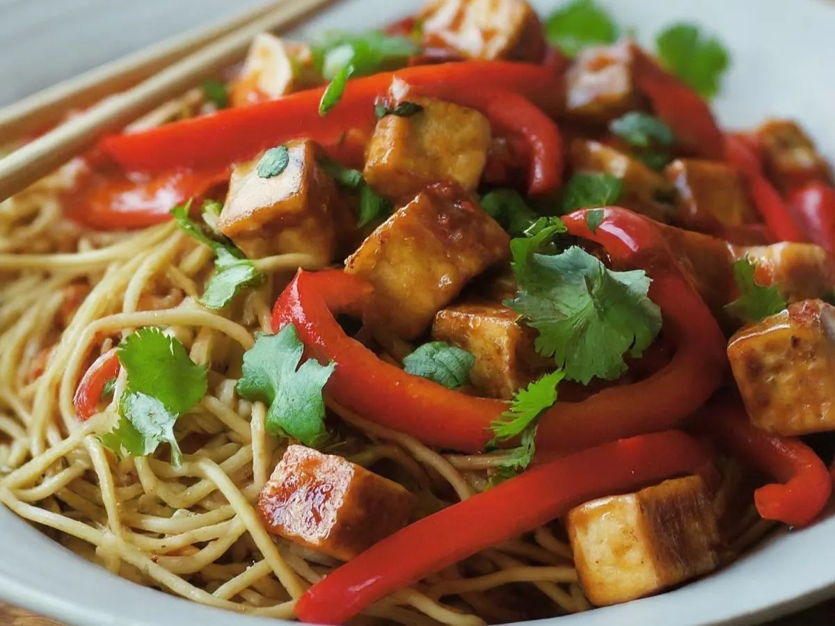 Chilli Tofu & Veggie Chow Mein Chilli Tofu & Veggie Chow Mein