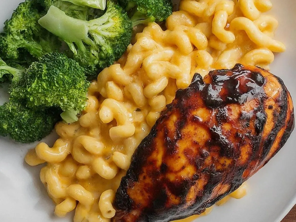 Island Jerk Chicken with Mac & Cheese & Broccoli Island Jerk Chicken with Mac & Cheese & Broccoli