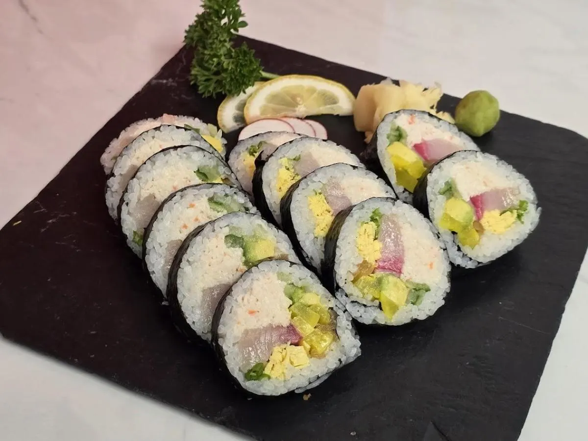 Yellowtail Futomaki