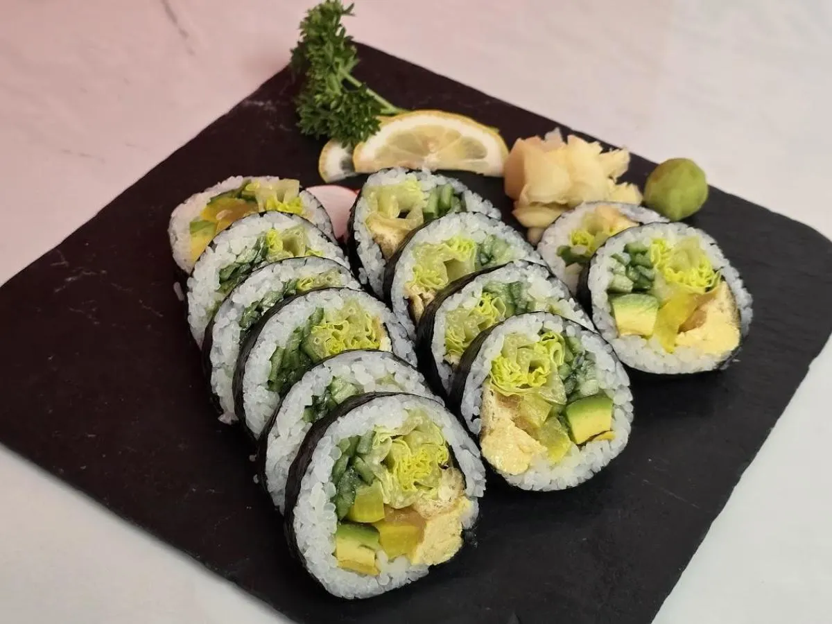 Veggie Futomaki with Seaweed Salad