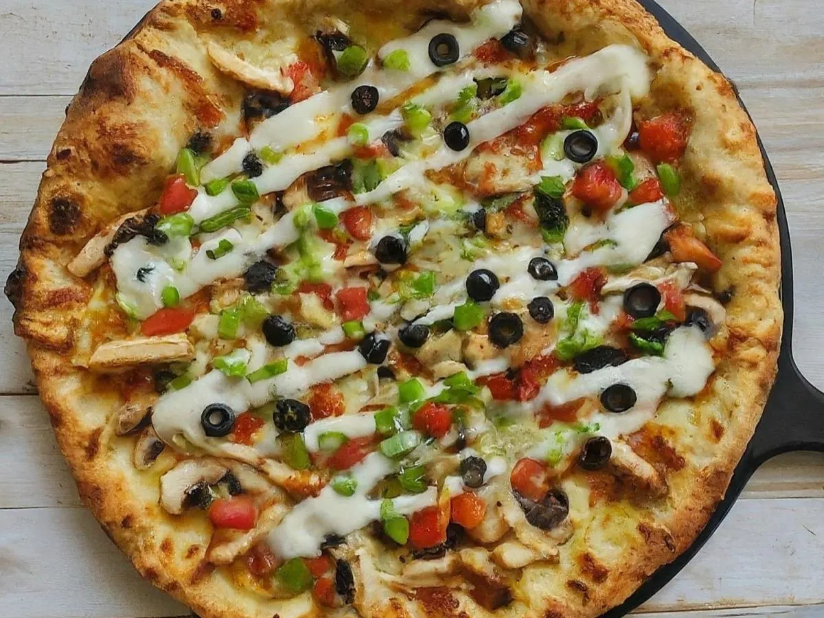 14" Large Robbers Roost Pizza with White Sauce 14" Large Robbers Roost Pizza with White Sauce