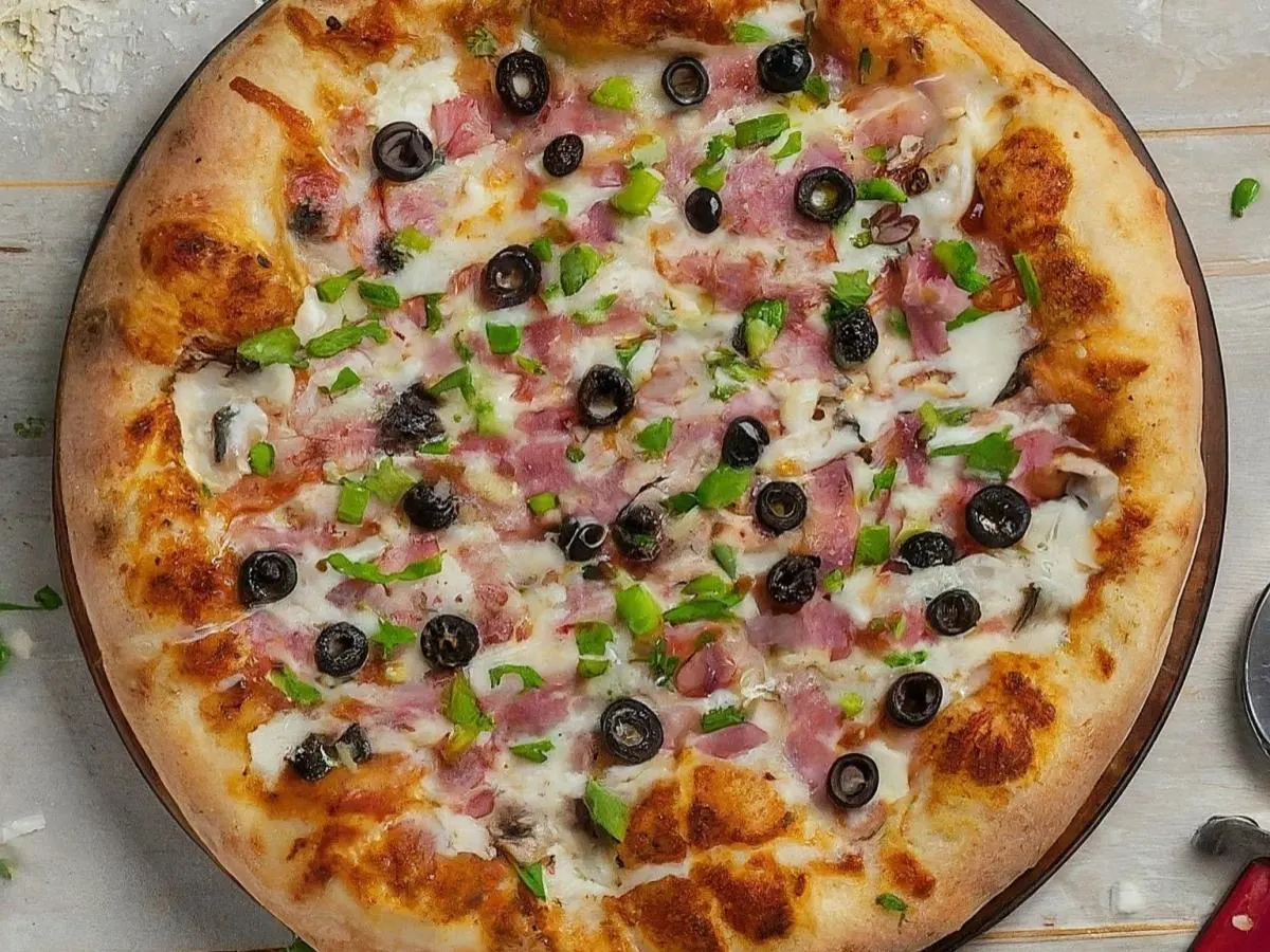14" Large Sizzlin' Bacon Classic Pizza 14" Large Sizzlin' Bacon Classic Pizza