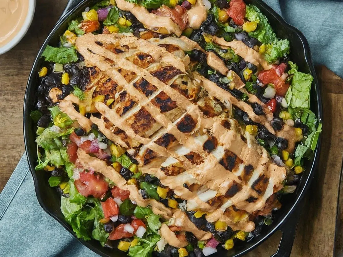 Santa fe Salad with Grilled Chicken and Ranch Dressing Santa fe Salad with Grilled Chicken and Ranch Dressing