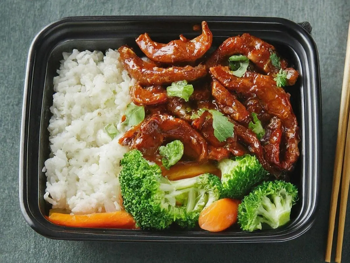 Sweet Chili Pork with Veggies and Rice Sweet Chili Pork with Veggies and Rice
