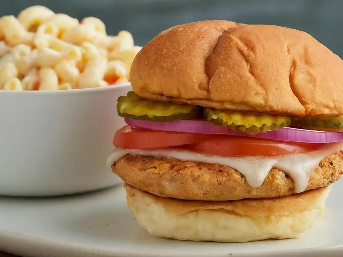 Chicken Burger (No Lettuce) with Macaroni Salad