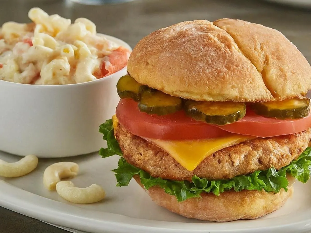Chicken Burger with Macaroni Salad