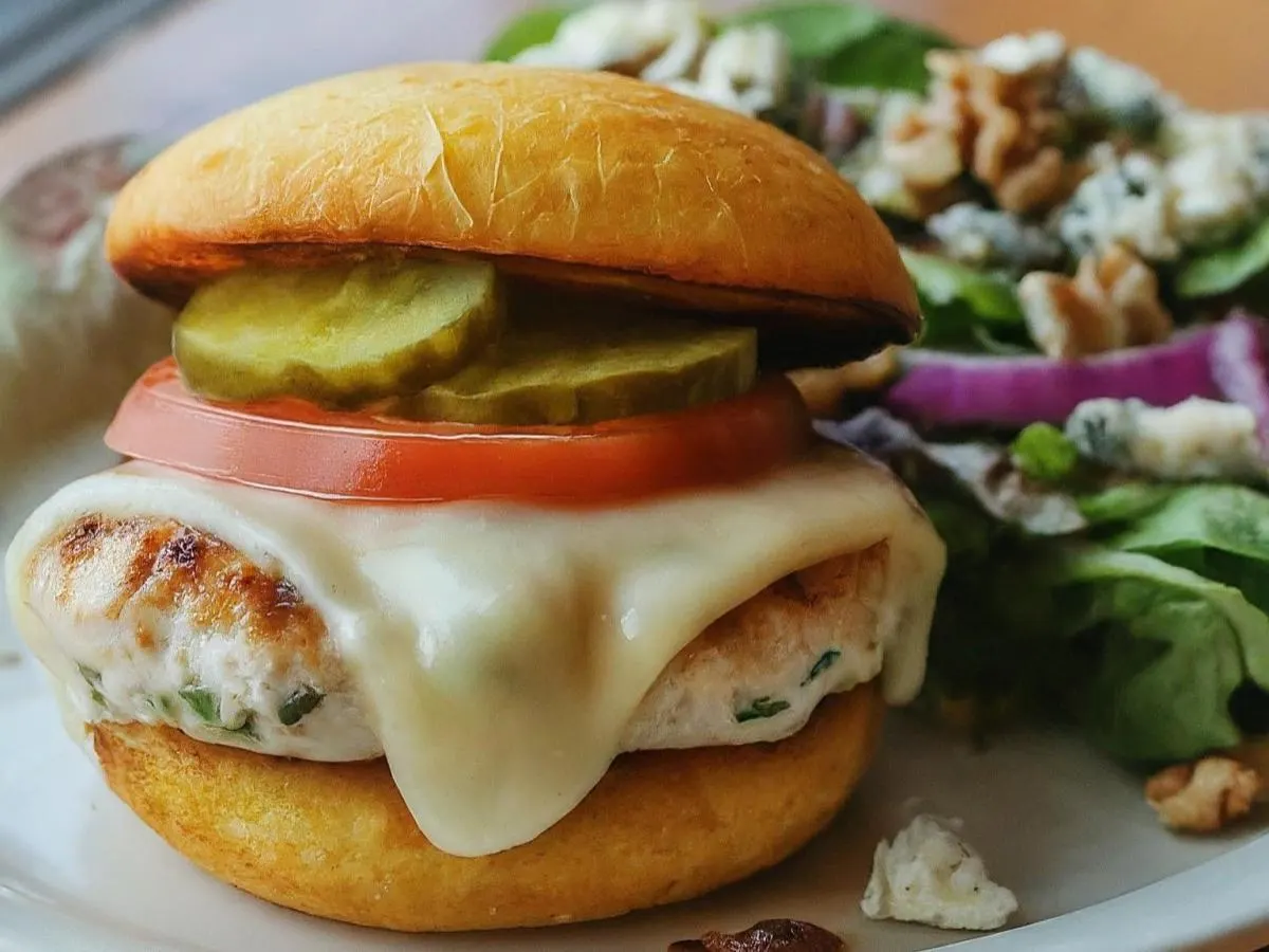 Chicken Burger (No Lettuce) with Mixed Green Salad