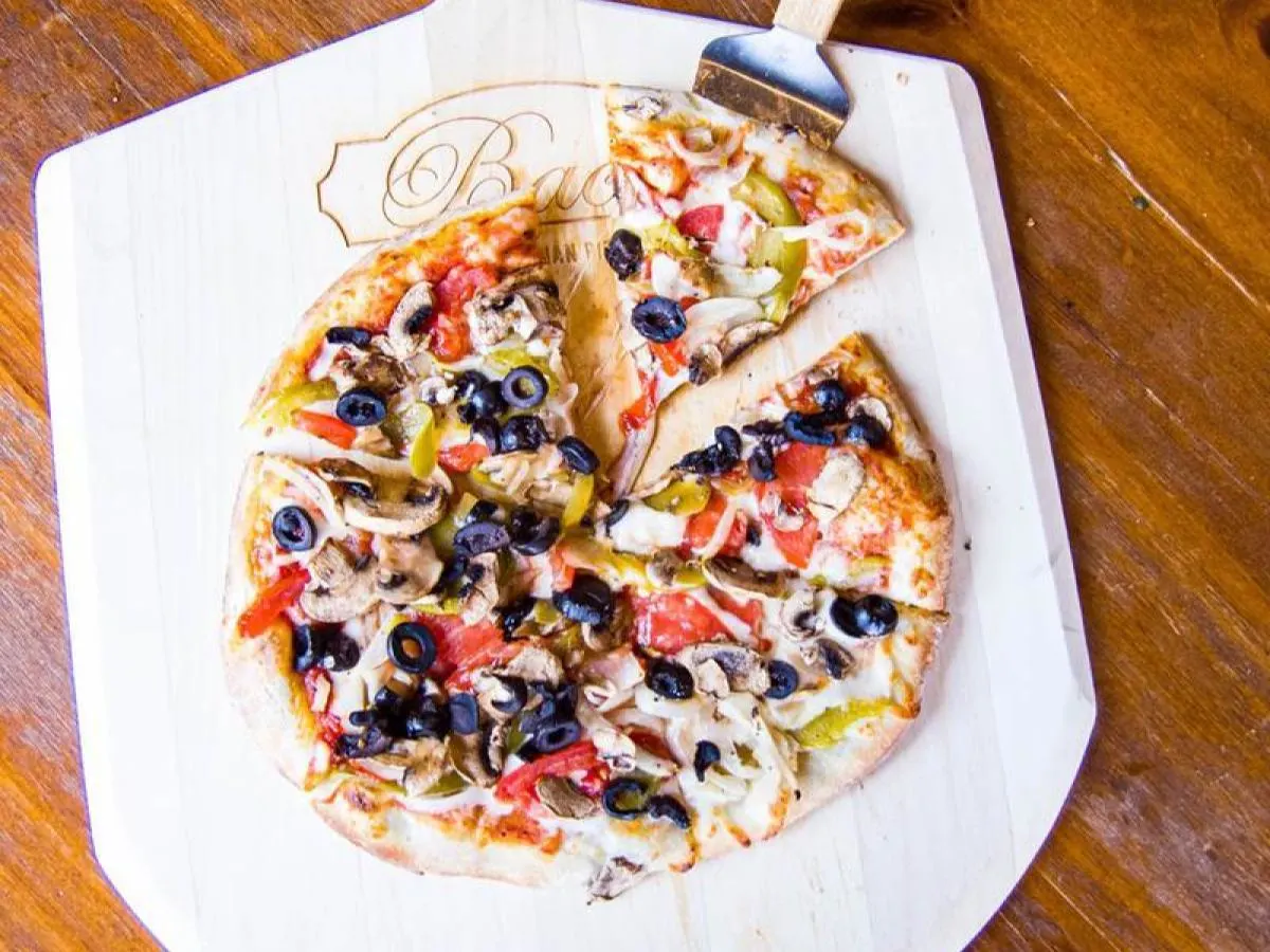 Large Traditional Veggie Pizza