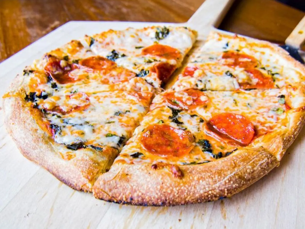 Large Mitchellini Pizza