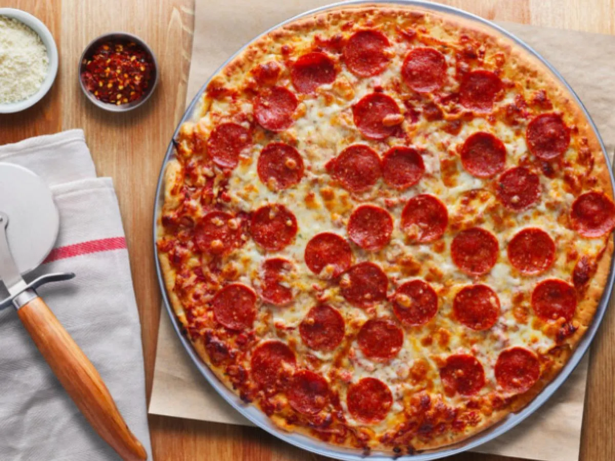 Large Pepperoni Pizza