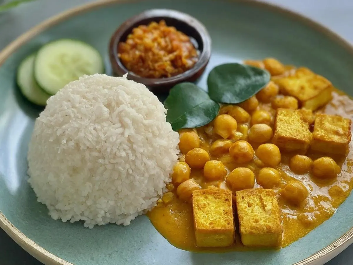 Nasi Lemak with Tofu & Chickpea Curry (Vegan) Boxed Meal [Large]