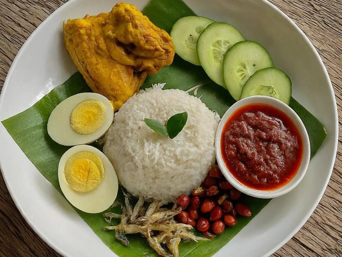 Nasi Lemak with Chicken Curry (Nut Free) Boxed Meal [Small]