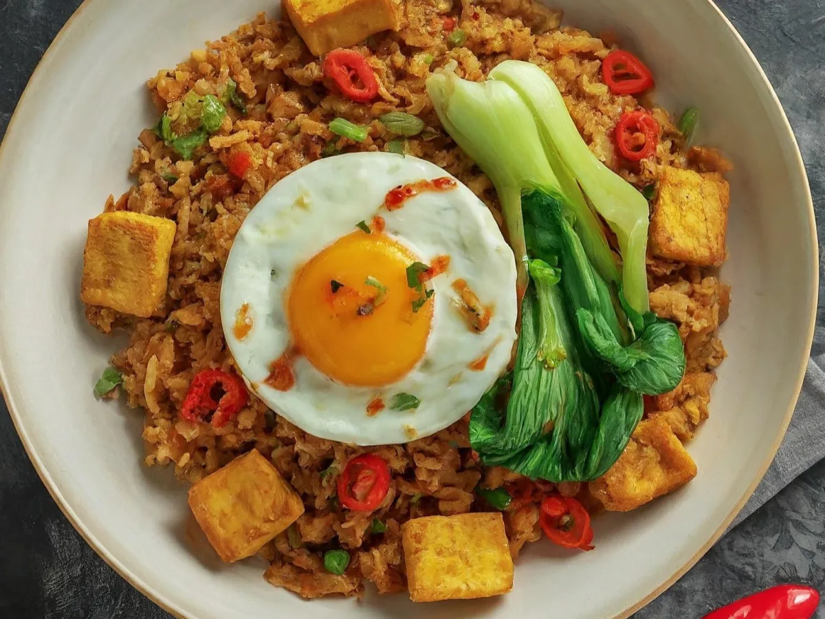 Nasi Goreng Kampung with Tofu (Vegetarian) Boxed Meal [Large]