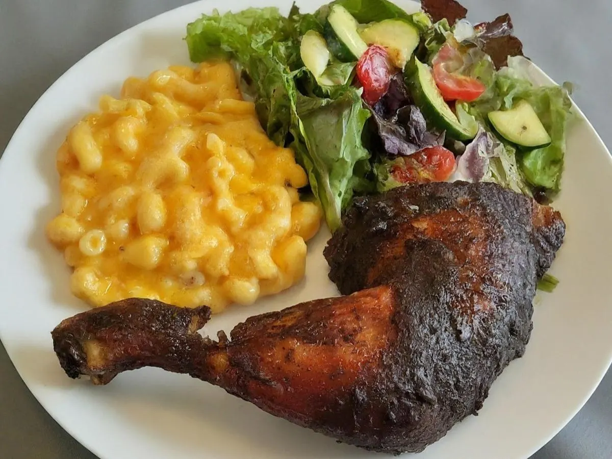 Jerk Chicken Leg, Mac & Cheese and Garden Salad Jerk Chicken Leg, Mac & Cheese and Garden Salad