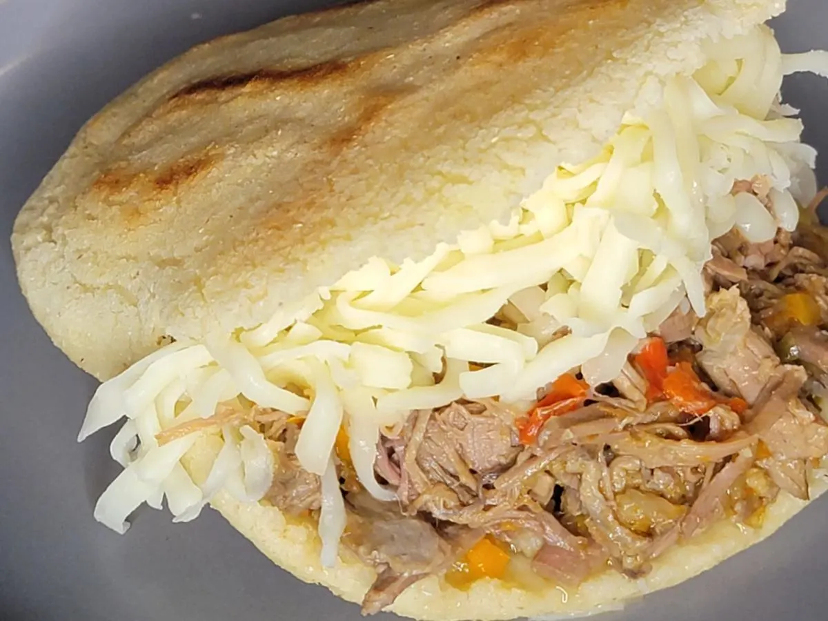 Arepa Pelua and Side Salad Box