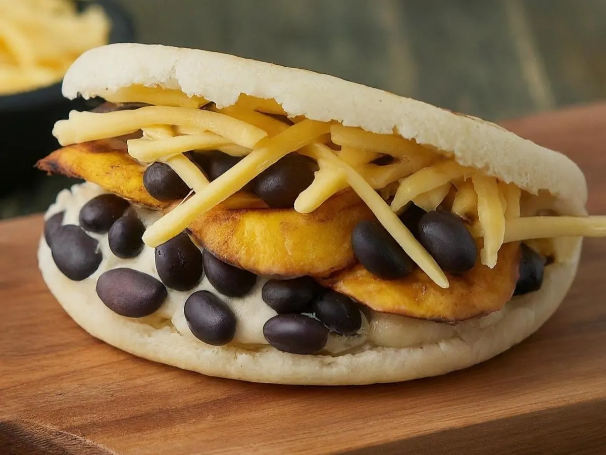 Arepa Vegan and Side Salad Box