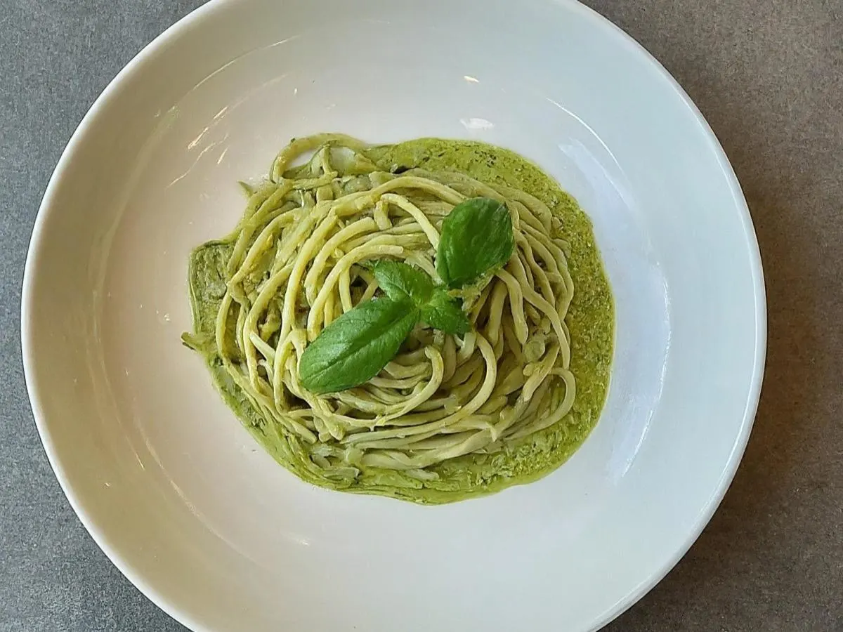 Spaghetti with Pesto Cream Sauce