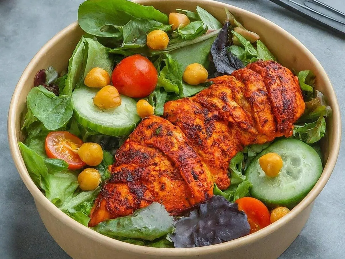 Entree Salad with Tandoori Chicken Breast Entree Salad with Tandoori Chicken Breast