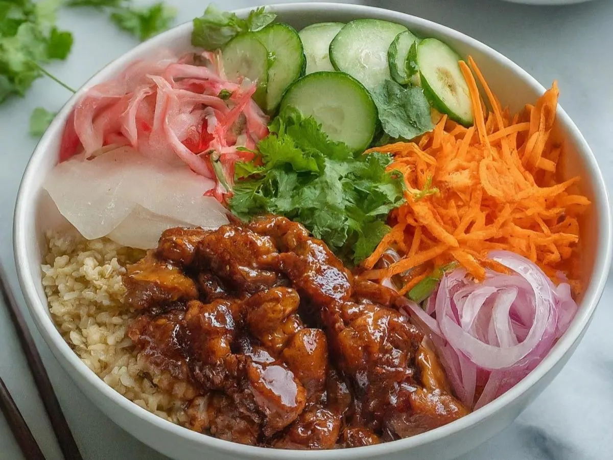 Caramelized Chicken and Brown Rice Vietnamese Bowl Caramelized Chicken and Brown Rice Vietnamese Bowl