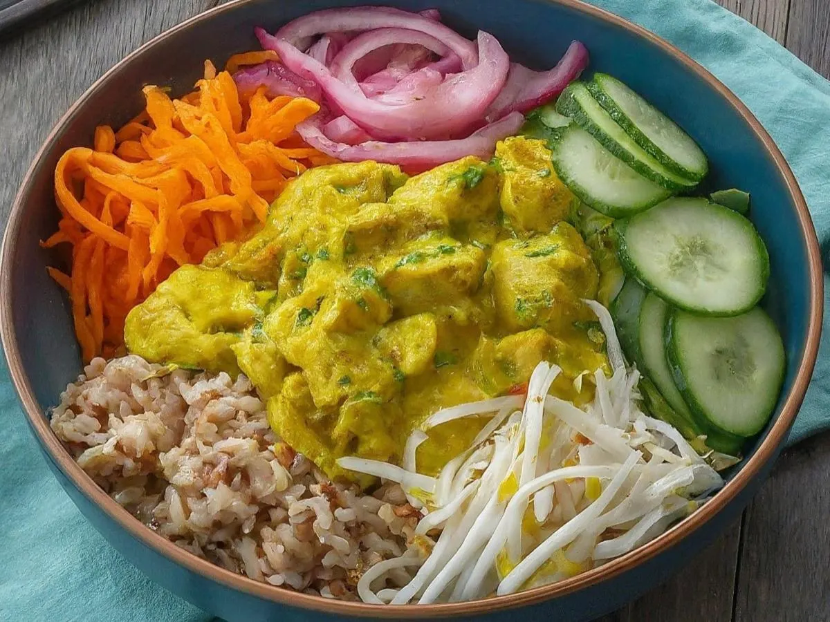 Curry Chicken and Brown Rice Vietnamese Bowl Curry Chicken and Brown Rice Vietnamese Bowl