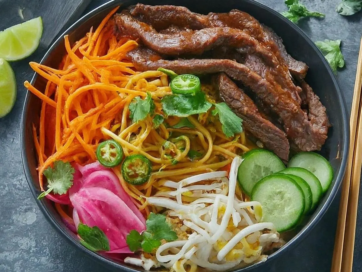 Bbq Beef and Stir-fry Noodles Vietnamese Bowl Bbq Beef and Stir-fry Noodles Vietnamese Bowl