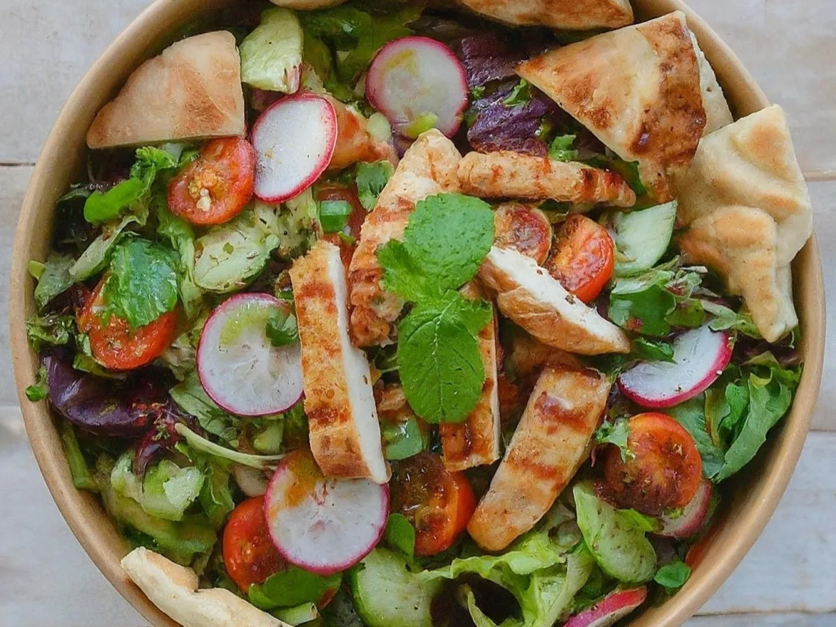 Special Diet - Grilled Chicken Fattoush Salad with Olive Oil Special Diet - Grilled Chicken Fattoush Salad with Olive Oil