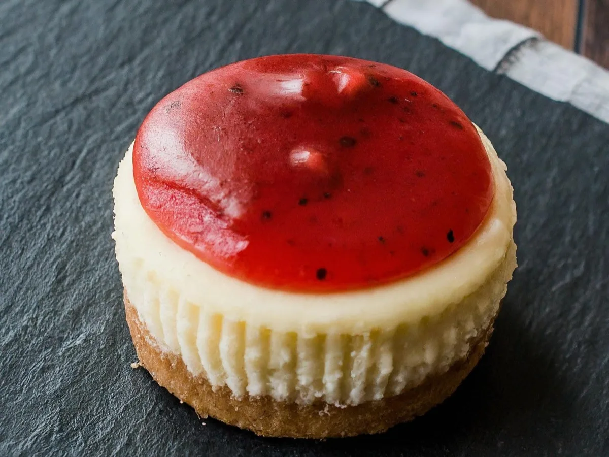 Cheesecake Bite with Strawberry Sauce Cheesecake Bite with Strawberry Sauce