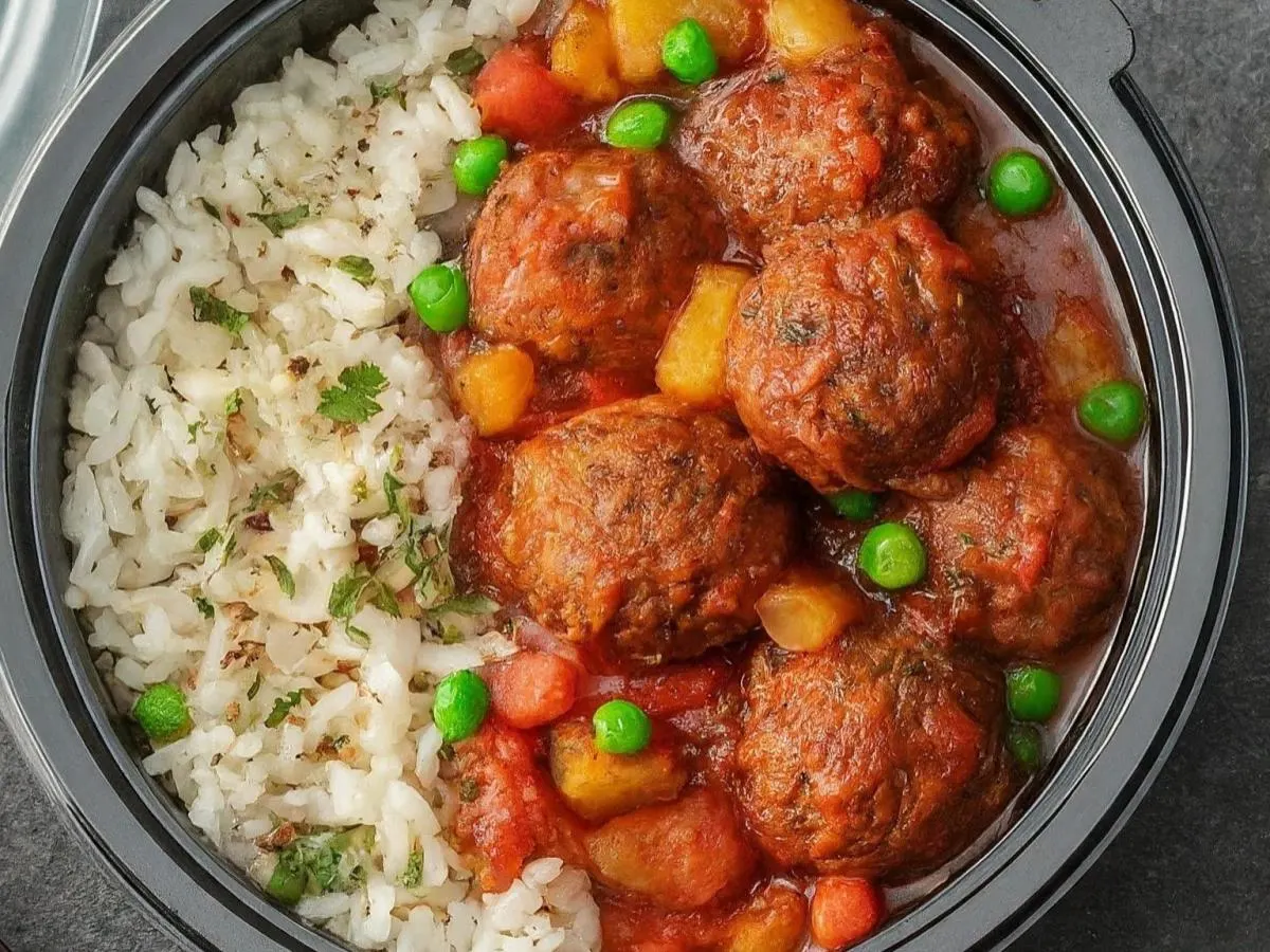 Vegan Impossible Meatballs in Tomato Sauce with Seasoned Rice Vegan Impossible Meatballs in Tomato Sauce with Seasoned Rice