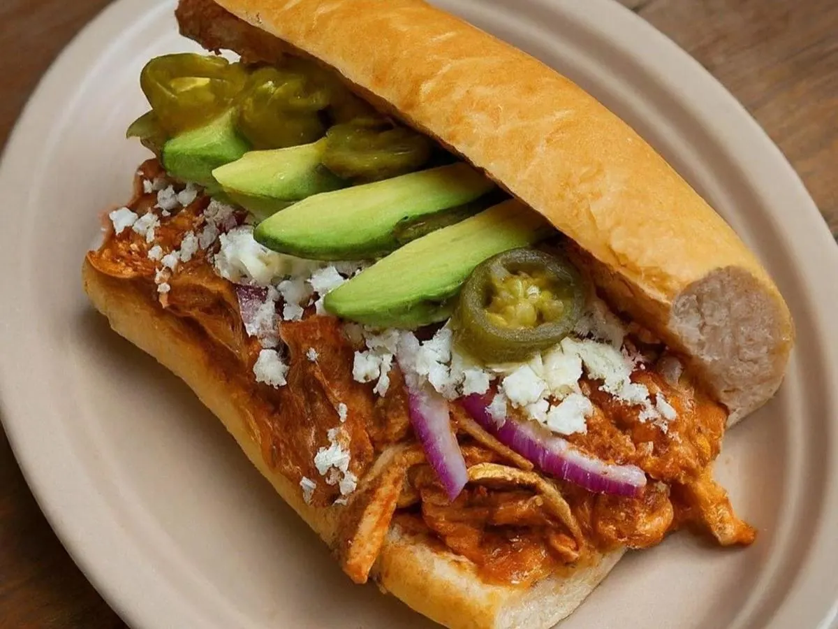 Tinga de Pollo Torta Tinga de Pollo Torta