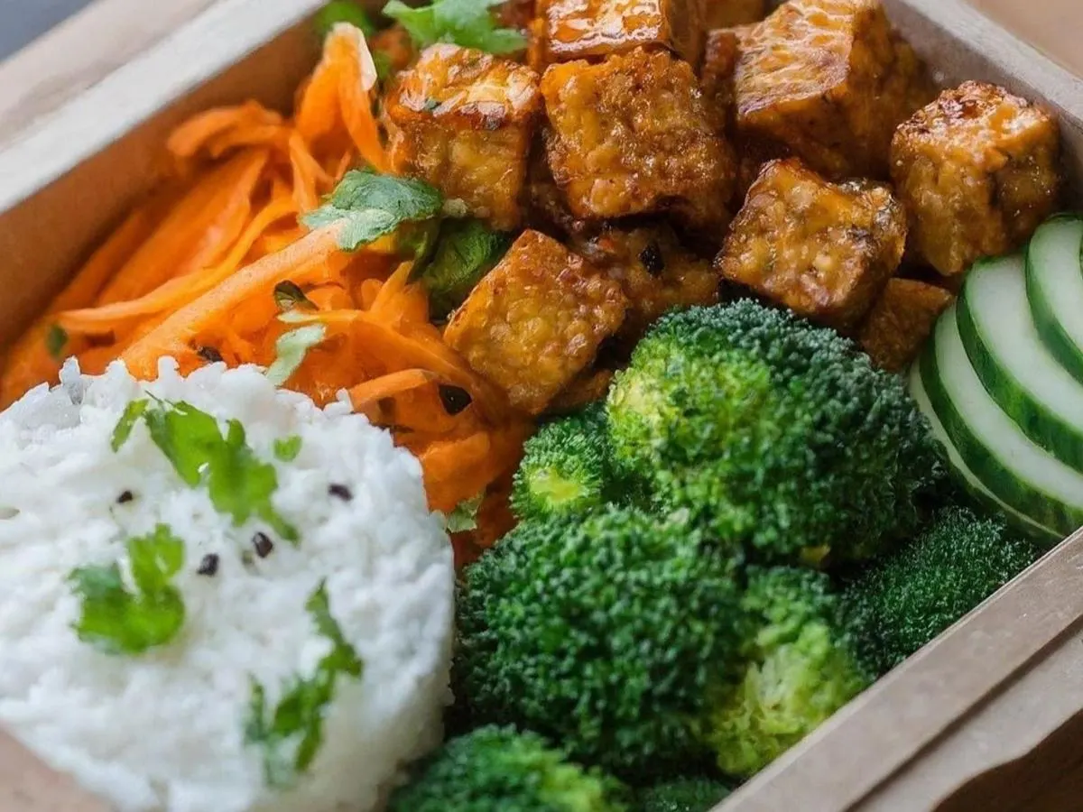 Sunshine Salad with Crispy Tofu Sunshine Salad with Crispy Tofu