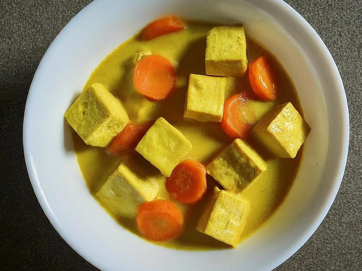 Vegan Yellow Curry Tofu & Rice