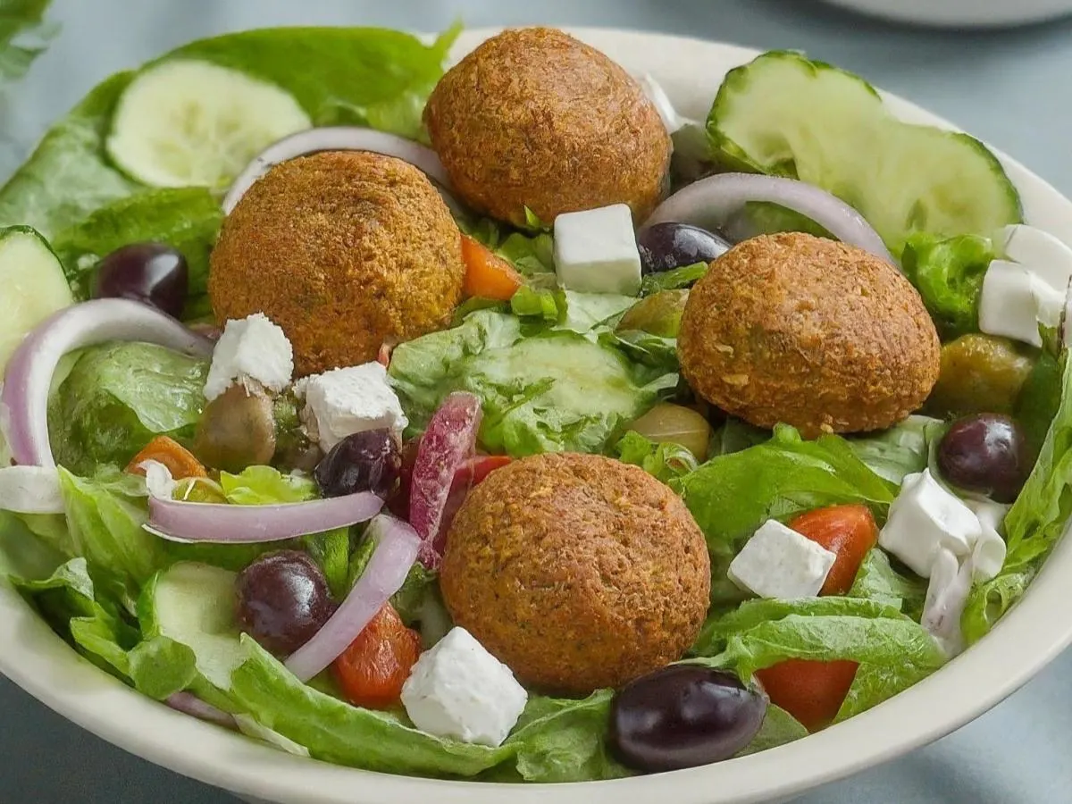 Garden Salad with Falafel Garden Salad with Falafel