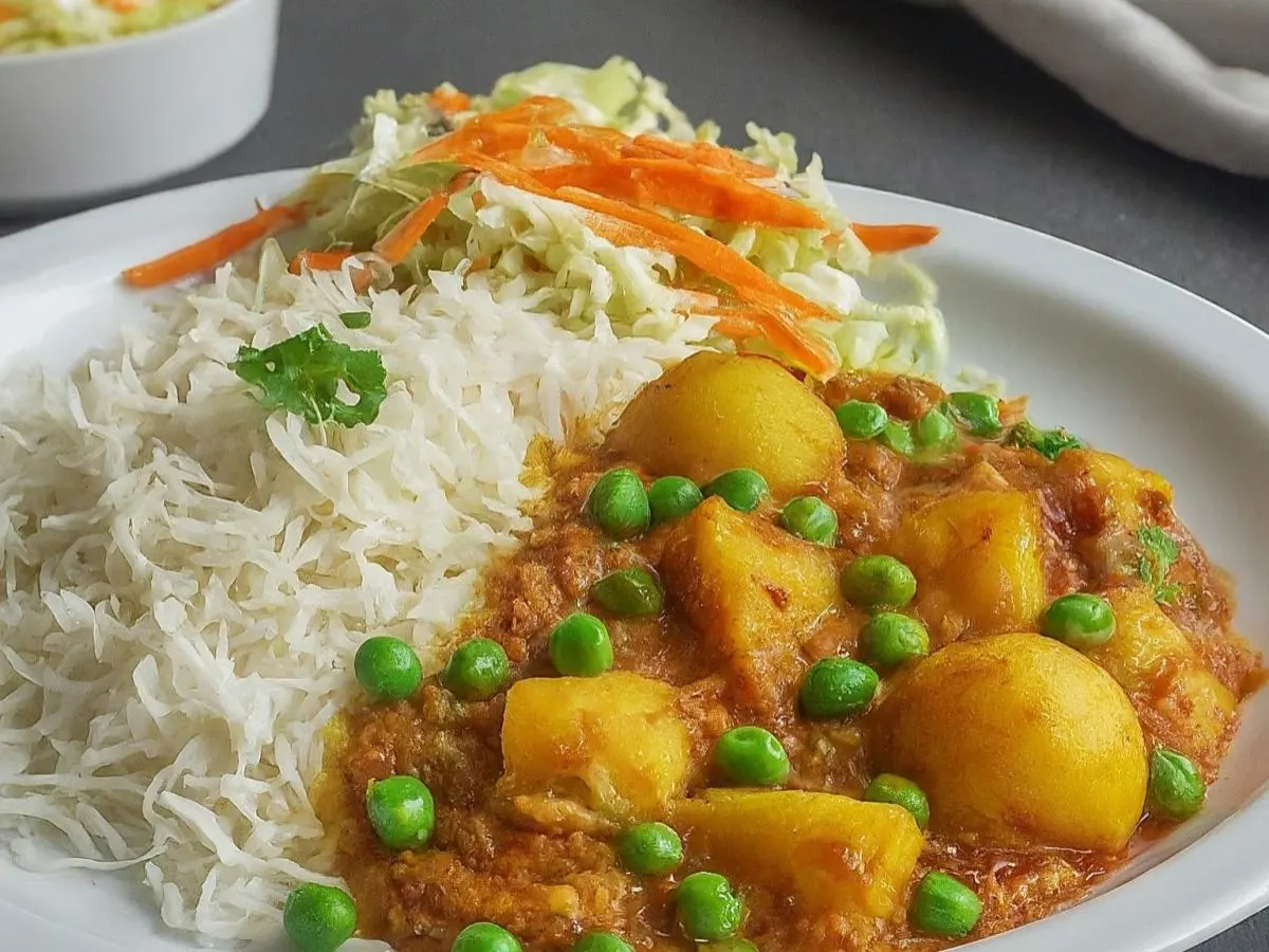 Vegan Aloo Gobhi Matar Bowl Boxed Lunch Vegan Aloo Gobhi Matar Bowl Boxed Lunch