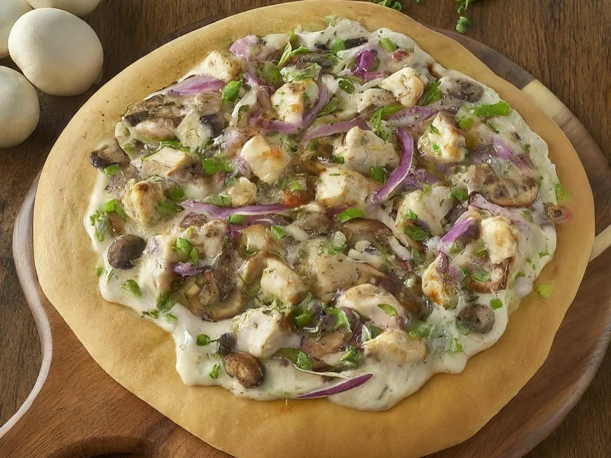 Small Chicken and Garlic Gourmet Pizza (No Tomatoes)
