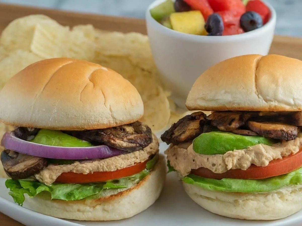 Veggie Delight Sandwich Boxed Meal | Sea Salt Chips | Fruit Cup