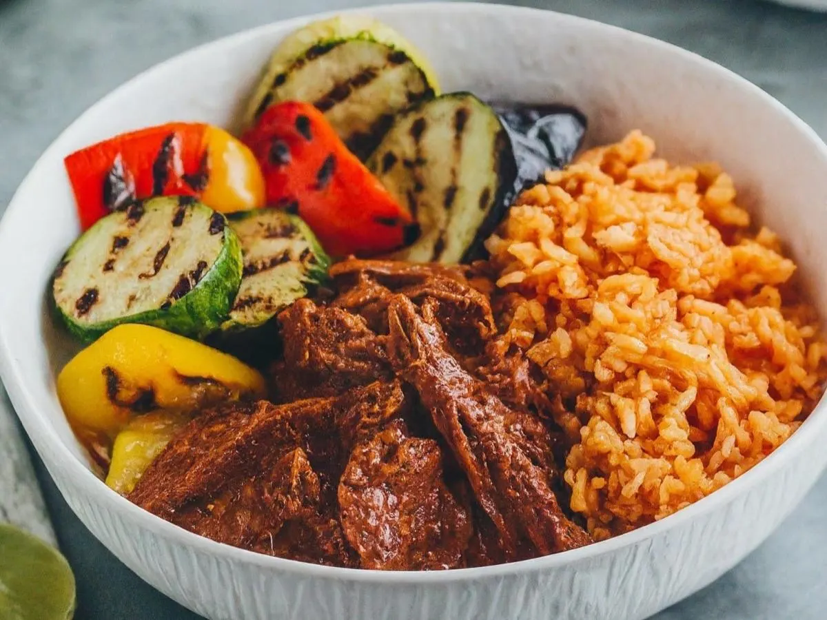 Guajillo Braised Pork with Spanish Rice and Grilled Veggies Box