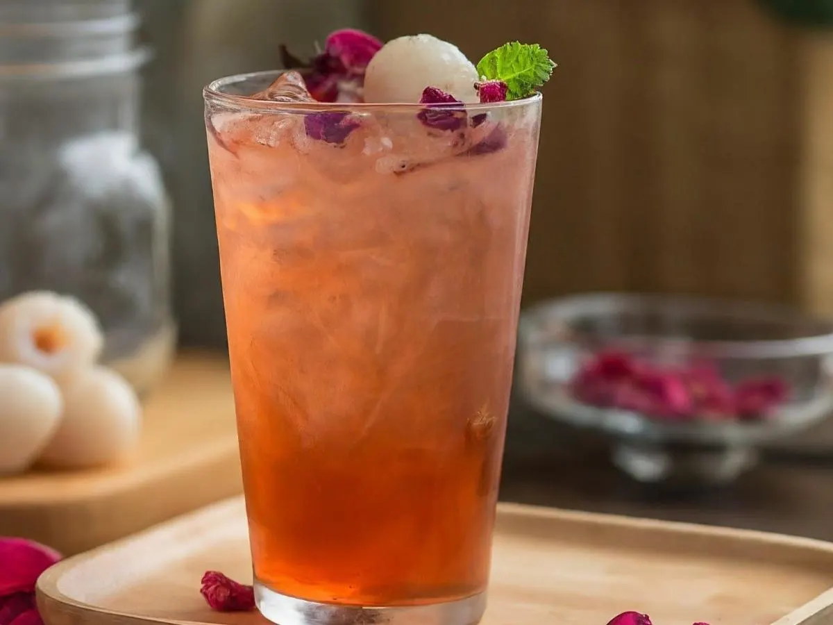 Rose iced Tea (Half Sweet) with Lychee Jelly Rose iced Tea (Half Sweet) with Lychee Jelly