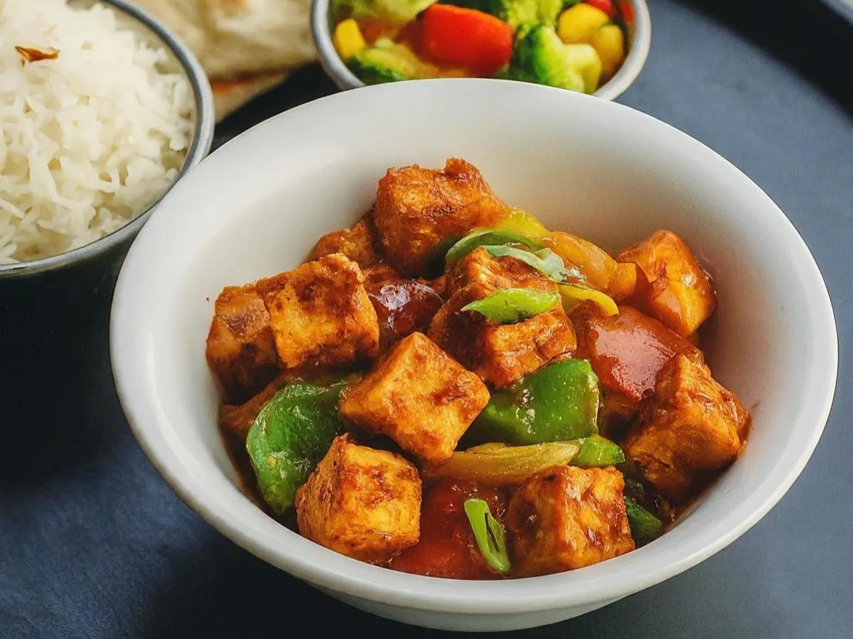 Chilli Tofu Veg With Basmati Rice, Mixed Vegetables and Naan Chilli Tofu Veg With Basmati Rice, Mixed Vegetables and Naan