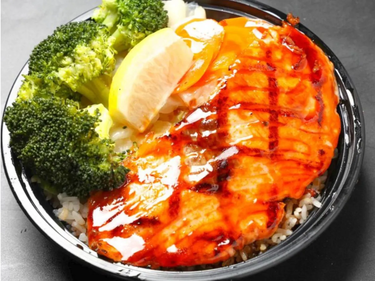 Individual Atlantic Salmon Bowl with Brown Rice and Veggies Individual Atlantic Salmon Bowl with Brown Rice and Veggies