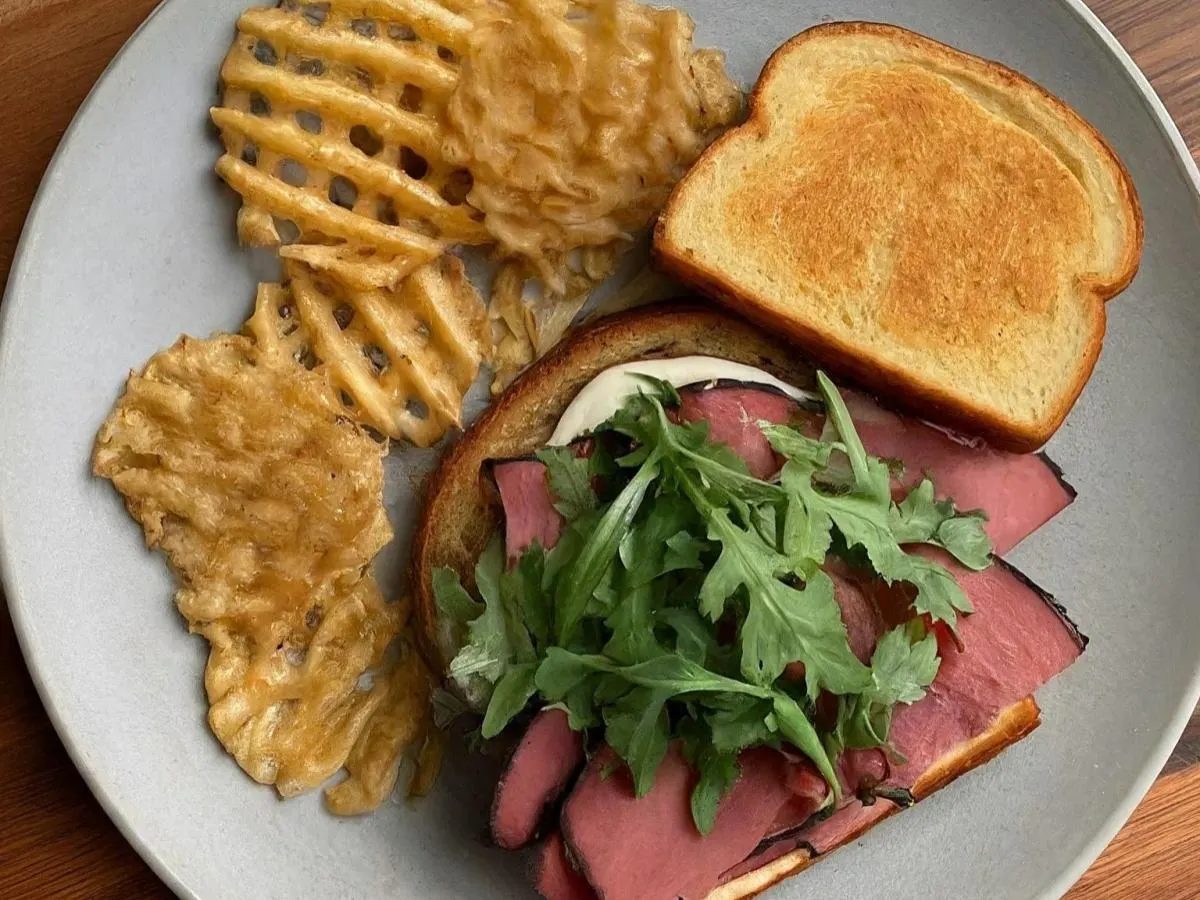 Pastrami Sandwich on Gluten-Free Toast and House Chips Pastrami Sandwich on Gluten-Free Toast and House Chips