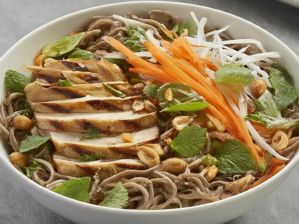 Soba Noodle Entree Salad with Grilled Chicken Soba Noodle Entree Salad with Grilled Chicken
