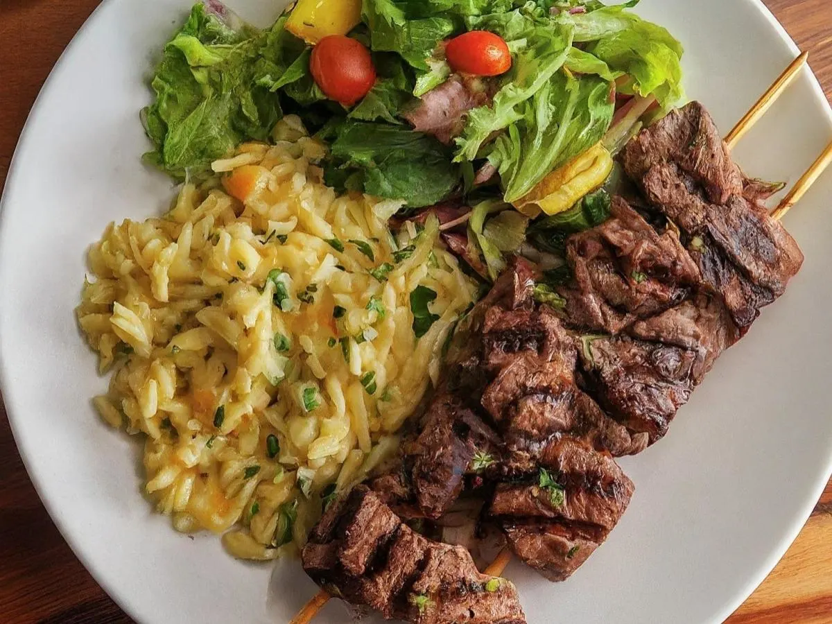 Et Shish Kebab with Orzo Pilaf and Salad