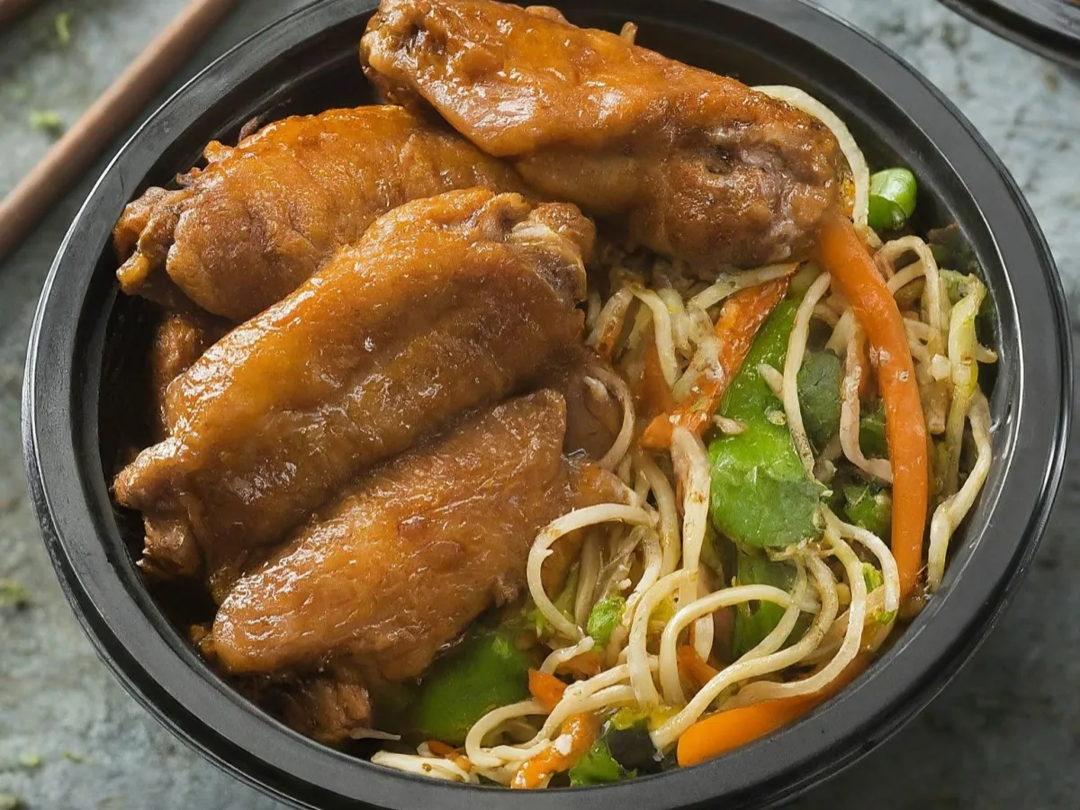 Hot Braised Chicken Wings with Veggie Lo Mein Boxed Meal