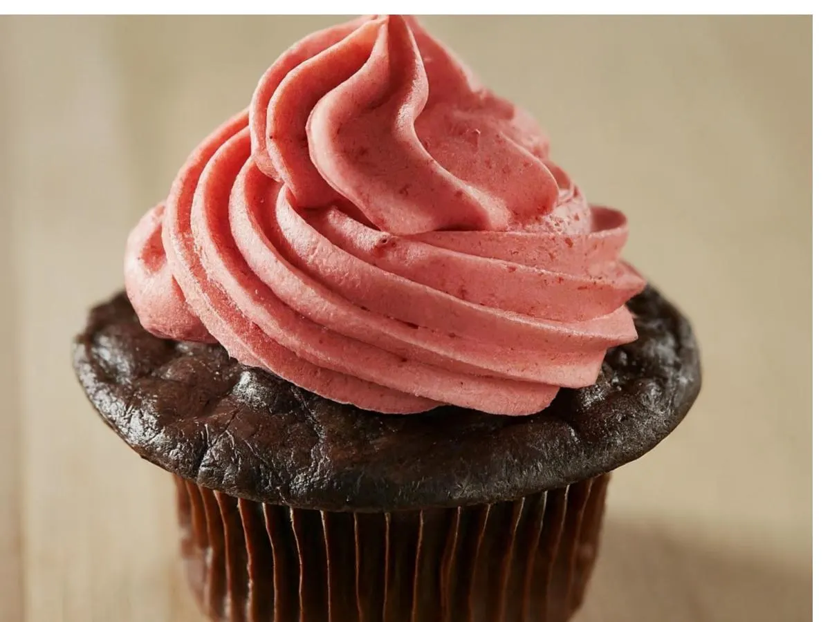 Vegan and Gluten Free Chocolate Cupcake with Strawberry Frosting Vegan and Gluten Free Chocolate Cupcake with Strawberry Frosting