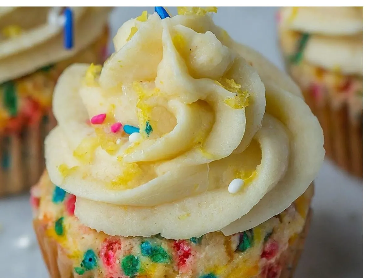 Funfetti Cupcake with Lemon Frosting Funfetti Cupcake with Lemon Frosting