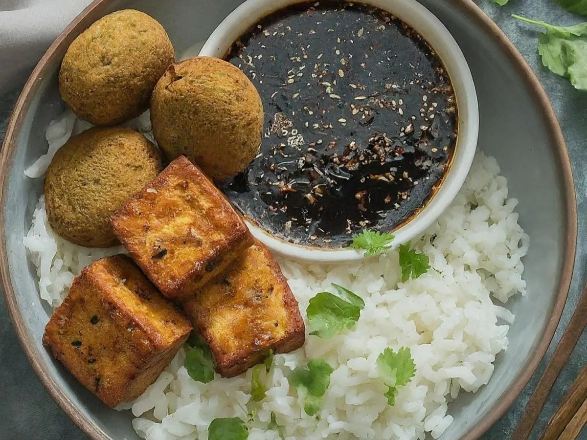 Vegetarian Fried Tofu Bowl with Soy Glaze Vegetarian Fried Tofu Bowl with Soy Glaze