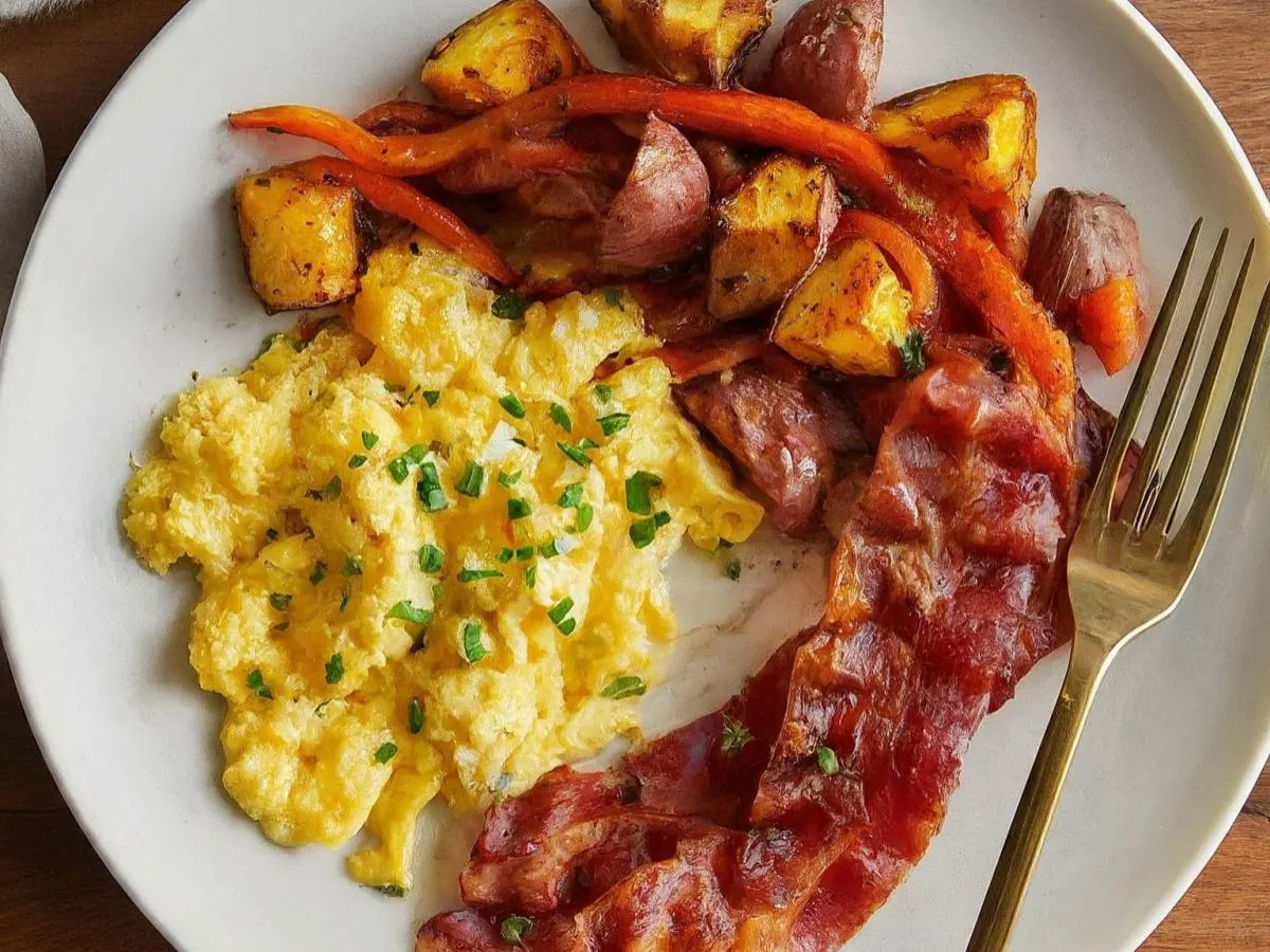 American Scrambled Eggs with Bacon and Breakfast Potatoes American Scrambled Eggs with Bacon and Breakfast Potatoes