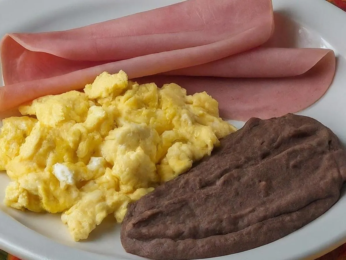 American Scrambled Eggs with Ham and Refried Beans American Scrambled Eggs with Ham and Refried Beans