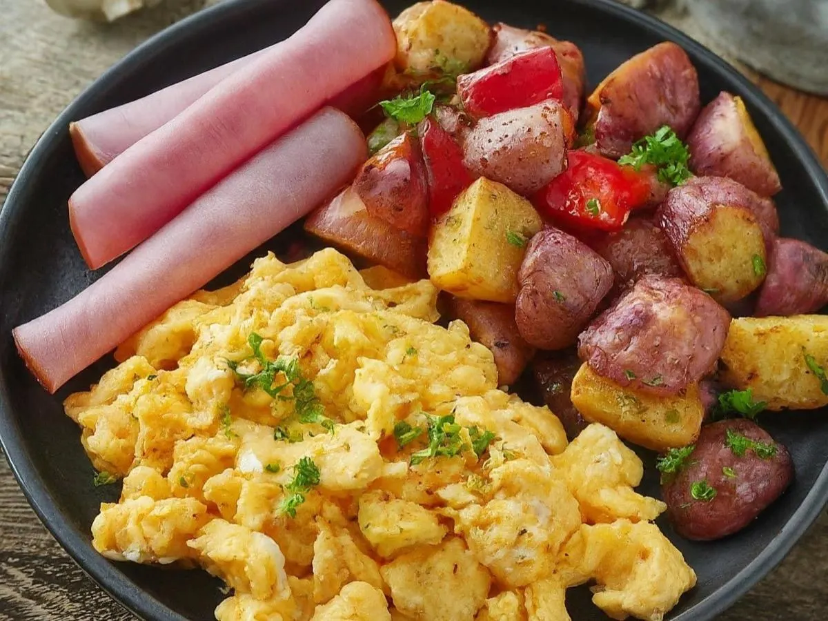 American Scrambled Eggs with Ham and Breakfast Potatoes American Scrambled Eggs with Ham and Breakfast Potatoes